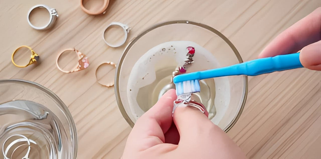 10 conseils essentiels pour nettoyer tes bijoux en acier inoxydable plaqué or et conserver un éclat durable