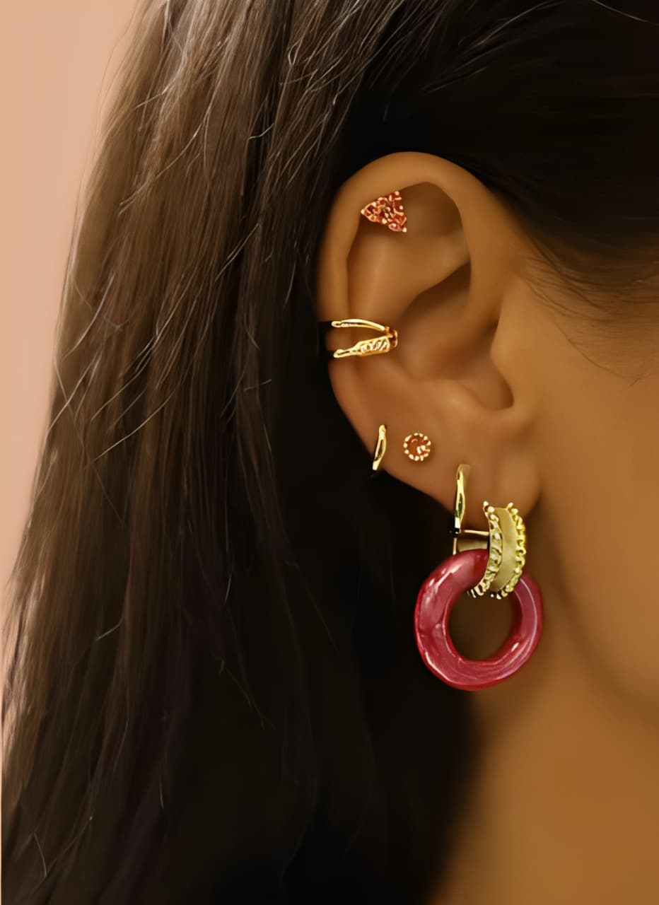 Superposition de boucles d’oreilles : le guide pour un style tendance