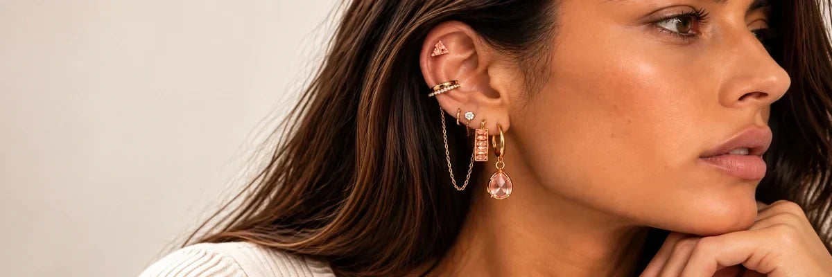 Superposition de boucles d’oreilles : le guide pour un style tendance