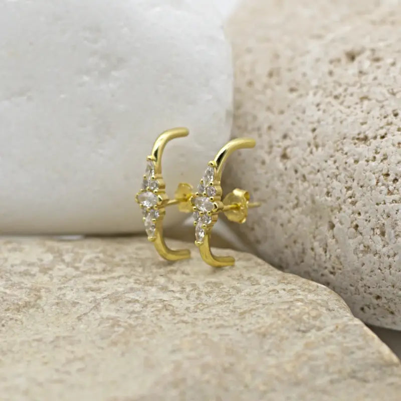 Boucle clou d'oreilles arc doré style hindou sertie de zircons