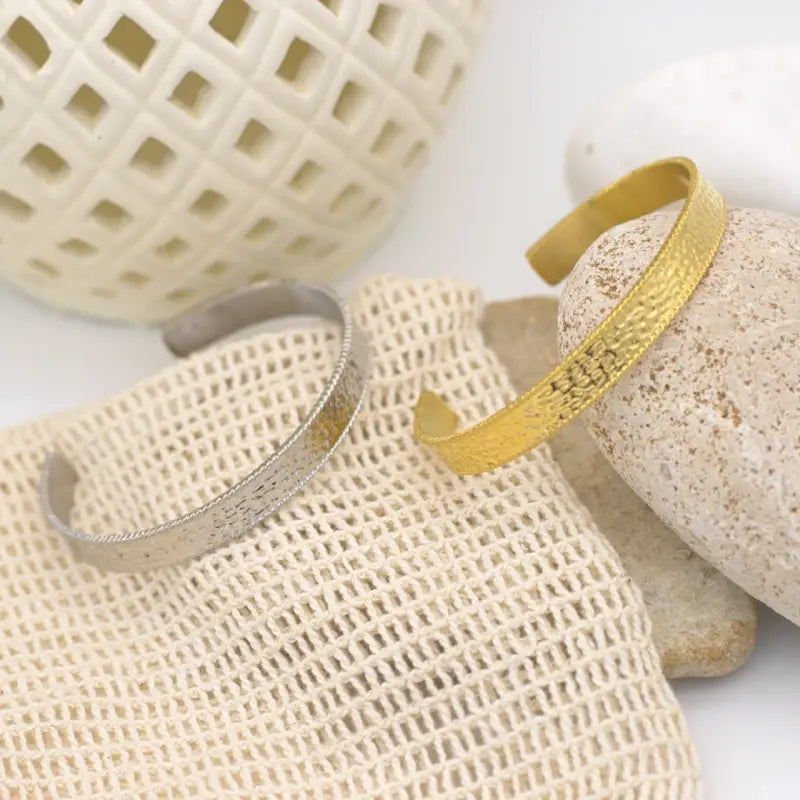 Bracelets Joncs larges martelés  dorées ou argentées