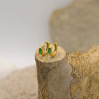 Petites créoles dorées serties d'un diamant rectangulaire en  Zircons vert rose ou blanc
