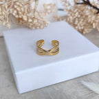 Bague en acier inoxydable  croisée sur le devant doré 