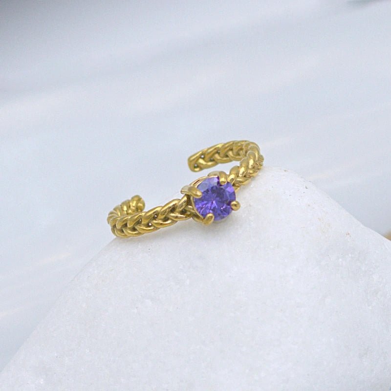 Bague dorée tressée sertie d'un diamant en zircon violet ajustable