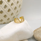 Bague dorée multi-rangs avec ouverture en V en petites boules au centre 
