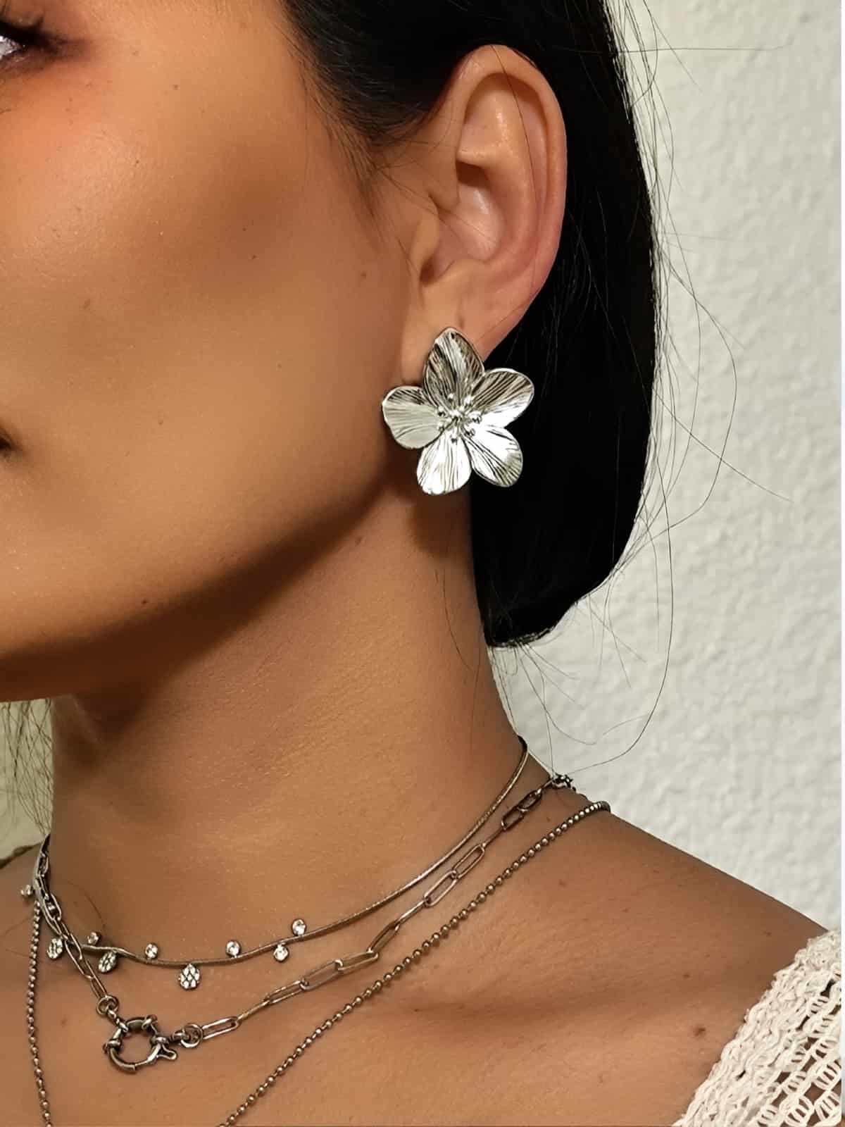 Boucle en acier inoxydable en forme de fleur argentée