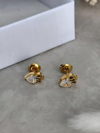 boucles d'oreilles en acier inoxydable en forme de coeur avec une petite couronne au dessus