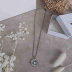 Colliers pendentif en acier inoxydable martelés style ethnique argenté en forme de rond et chaîne  à petites billes