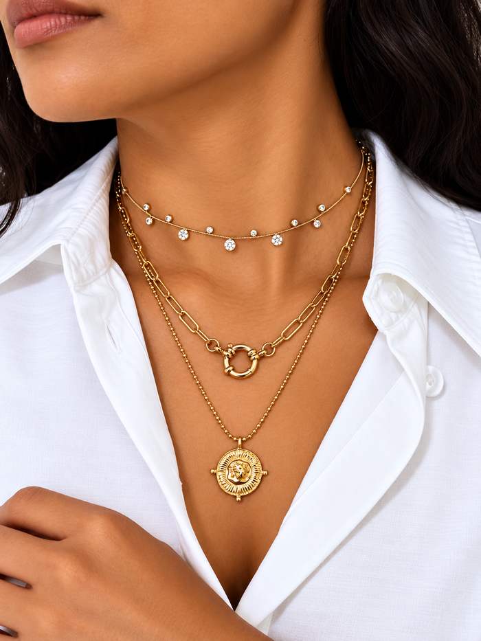 Collier acier inoxydable femme Marina porté avec maille trombone