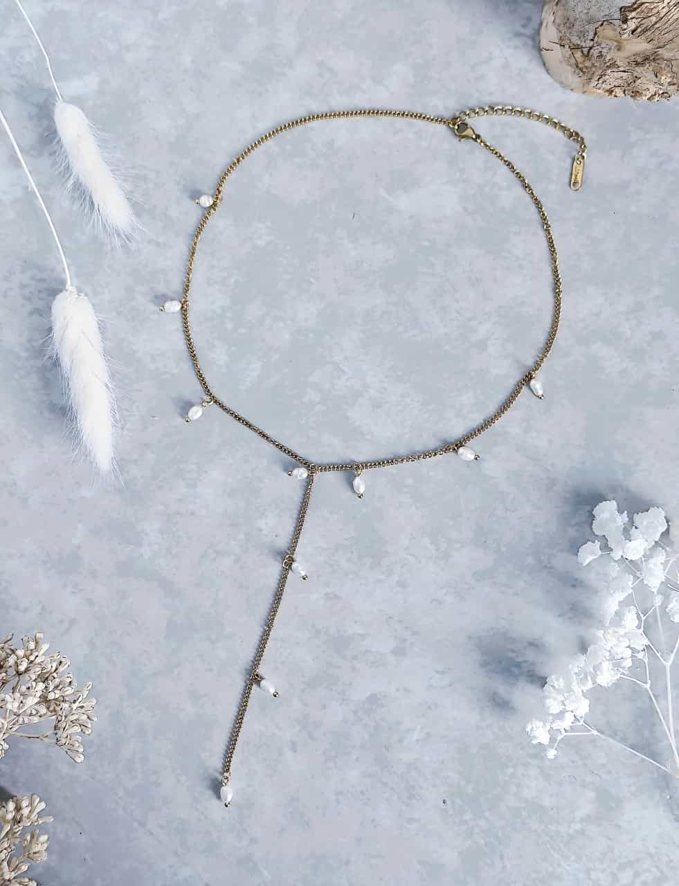 Collier doré en forme de Y au style Bohème chic parsemé de Perles de Coquillages blanches nacrées