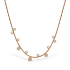 Collier ras de cou en acier inoxydable doré fin, argenté avec de petits pendentifs alternés 