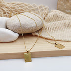 Colliers doré avec pendentif plaque carte gravé d'un message Breathe ou More self love