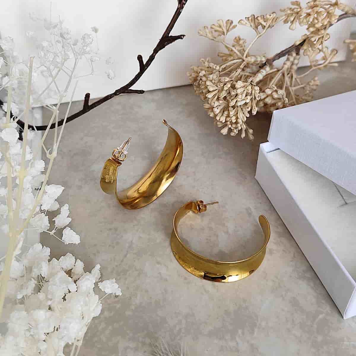  créoles en acier inoxydable larges dorée de forme concave 