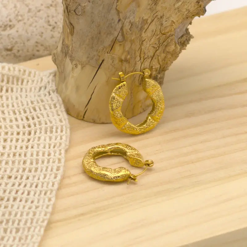 Boucles d'oreilles créoles martelées forme hexagone dorées en acier inoxydable