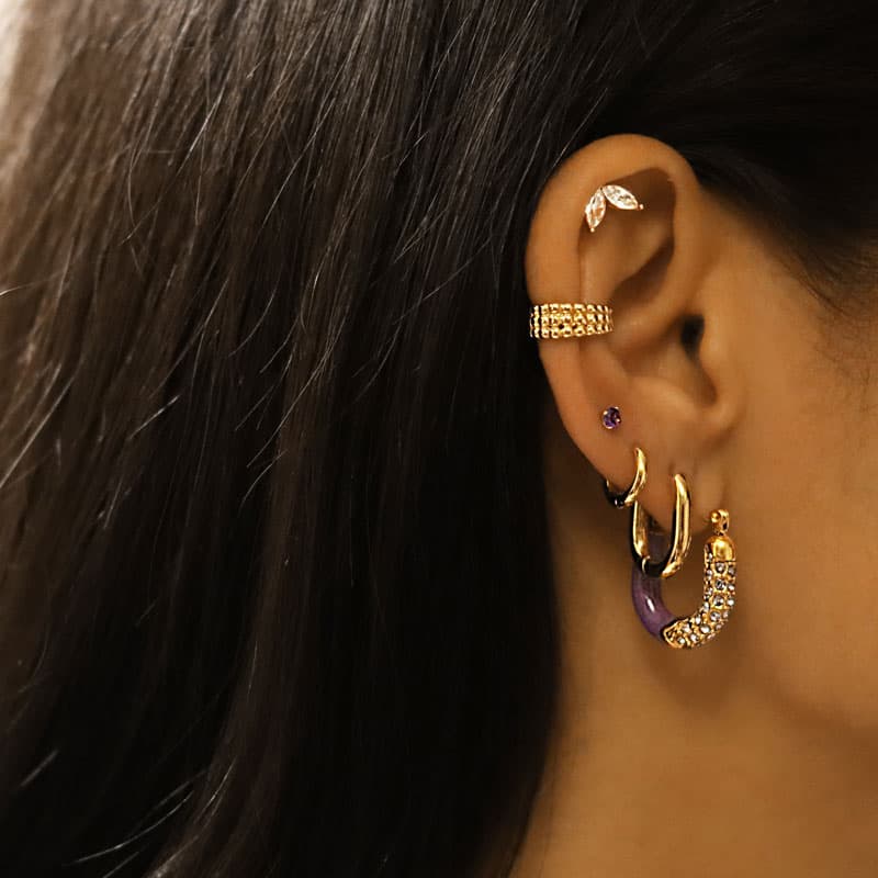 puces d'oreilles acier inoxydable en forme de deux feuilles serties de zircons blancs