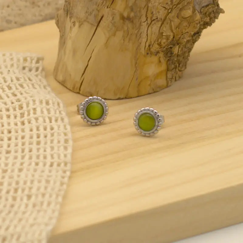 Puces d'oreilles rondes serties d'une Pierre Oeil de Chat verte argentées en acier inoxydable