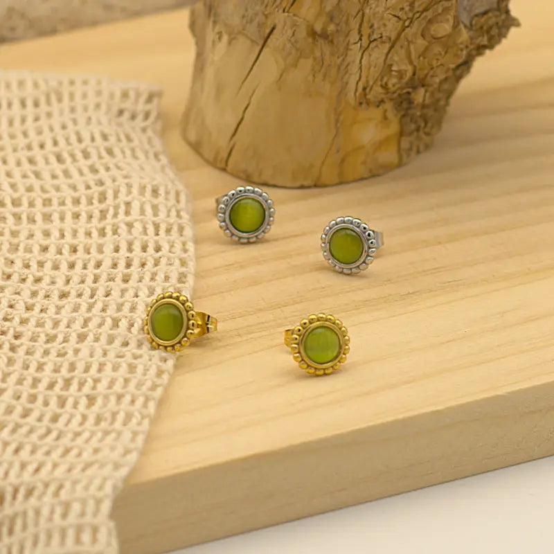 Puces d'oreilles rondes serties d'une Pierre Oeil de Chat verte dorées ou argentées en acier inoxydable
