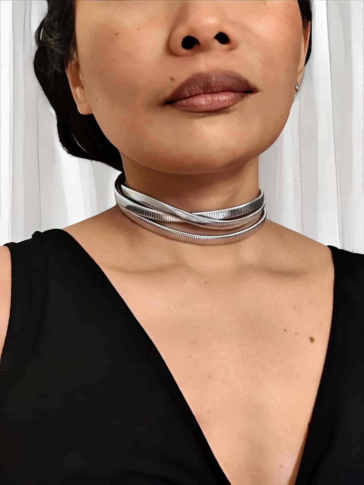  collier multirangs en acier inoxydable  argenté porté