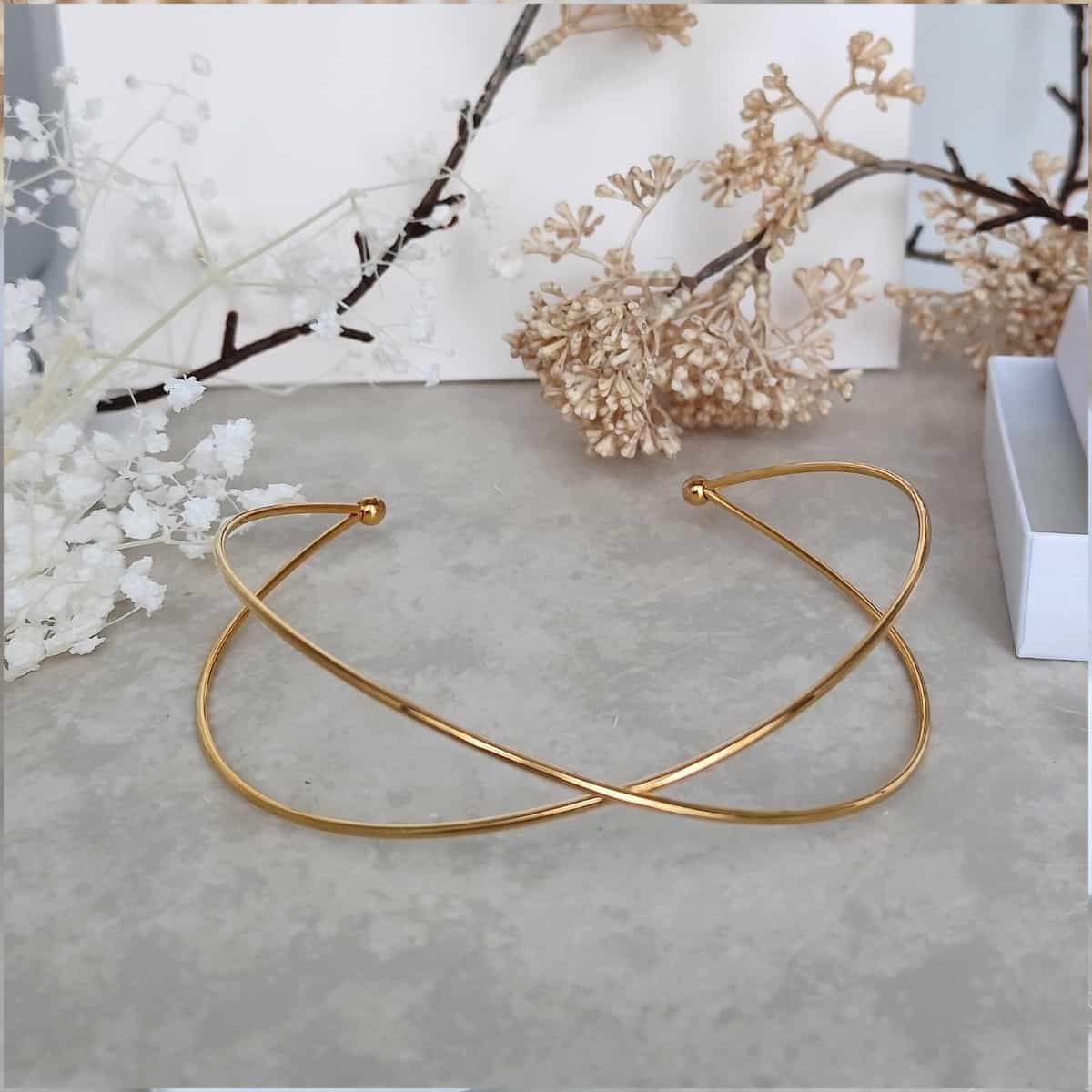 ras de cou en acier inoxydable  doré en cerceaux  fins entrelacés